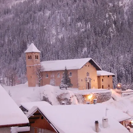 아파트 Magnificent Chalet With Balcony