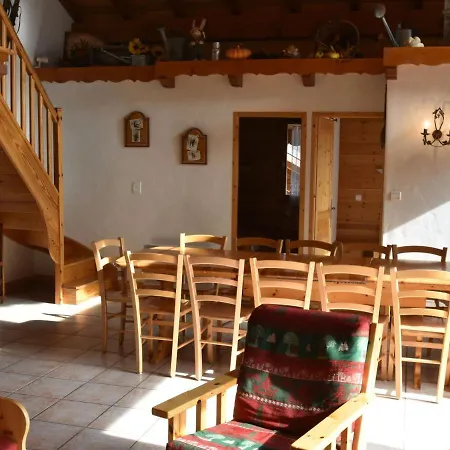 아파트 Magnificent Chalet With Balcony *