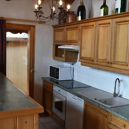 Magnificent Chalet With Balcony 아파트